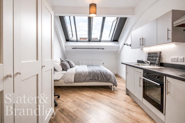 **City Centre Living – Modern Furnished Studio** Main Photo