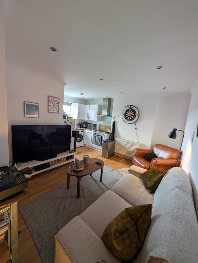 Double Room Available In 2 Bedroom Modern Flat Main Photo