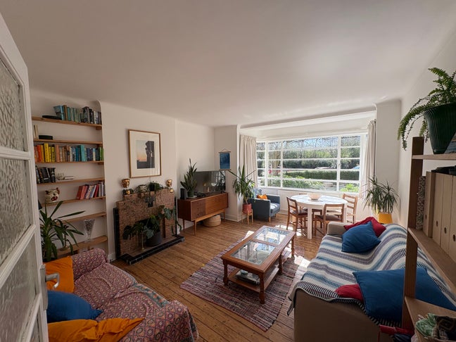 Beautiful, bright double room and separate office Main Photo