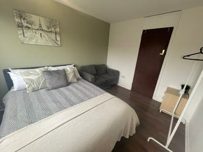 Affordable room in well managed house share  Main Photo