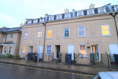 Double Room on St Matthew’s Gardens, CB1 (171SMG5) Main Photo