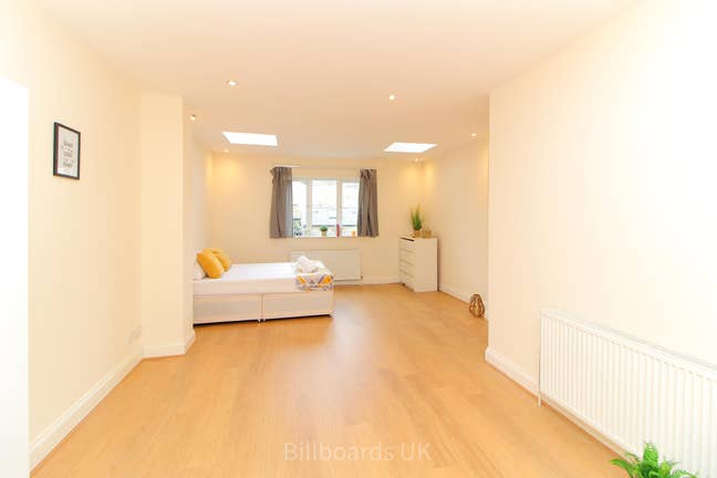 🏡Huge Double Room | Cleaner Included Main Photo