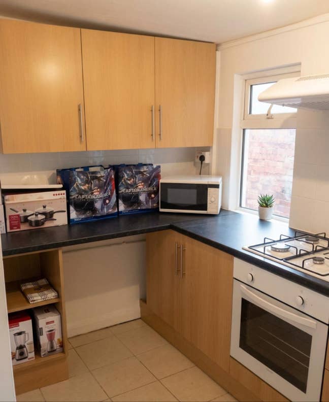 4 new rooms available now - Rotherite station Main Photo