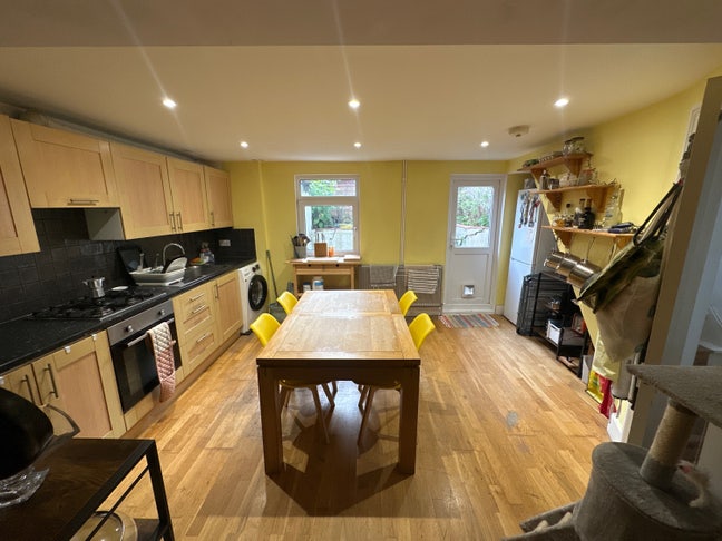 Double room  - All bills included  Main Photo