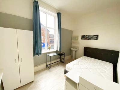 All Bills Included, Furnished Room. Victoria Road Main Photo