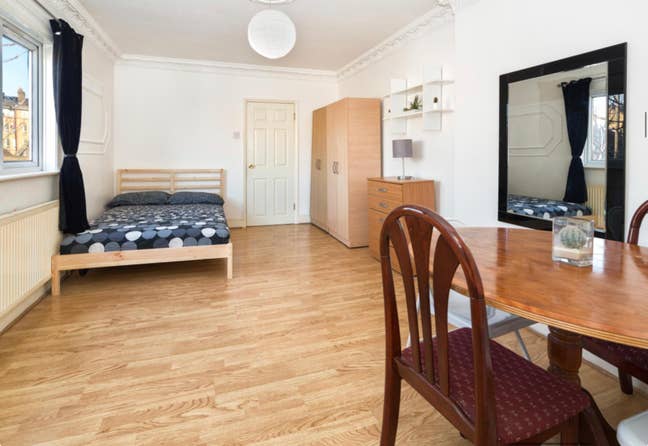 Studio Flat  Main Photo