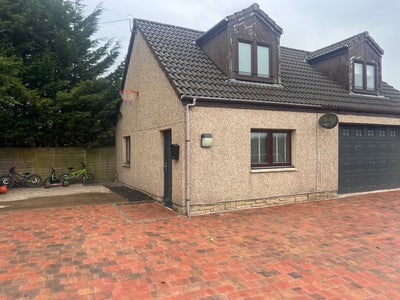 Detached guest house with massive bedroom Main Photo
