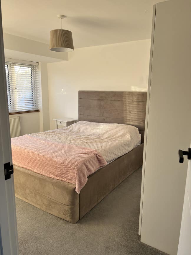 1 Large master bedroom in West Cheshunt Main Photo