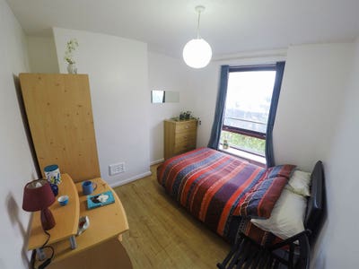 Double Room in Victoria Park Available from April! Main Photo