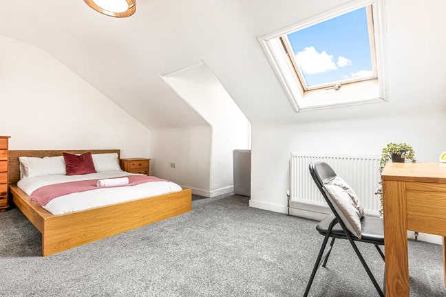 Aldershot Stylish En-Suite Rooms Now Available! ⭐  Main Photo