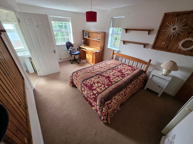 Spacious Ensuite Couples Room  Main Photo