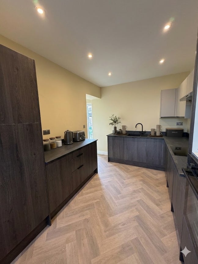 Luxury En-Suite from &pound;825 – All Bills Included Main Photo
