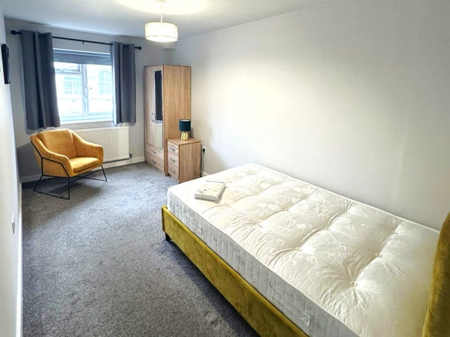 Modern Room to Rent in NN1 Main Photo