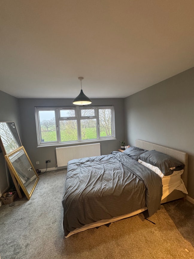 En-suite double loft room - Enfield- &pound;950pcm Main Photo