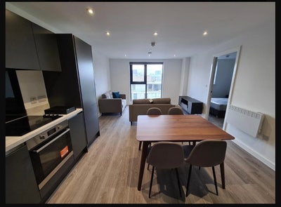 Double bedroom with en-suite to rent Main Photo