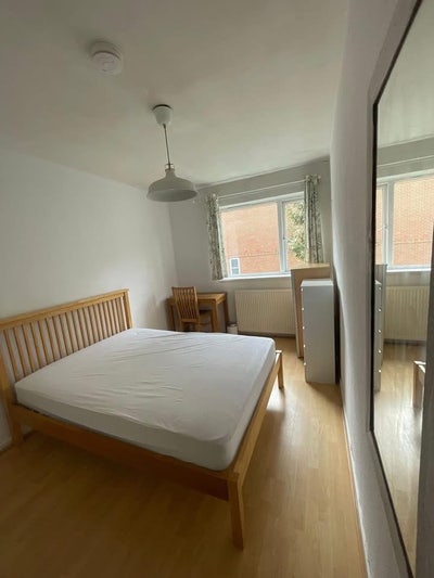 Double room in Roehampton~available immediately  Main Photo