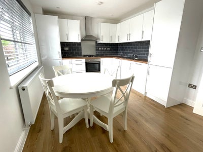 Modern 2 bedroom flat with En-suite  Hendon NW2  Main Photo