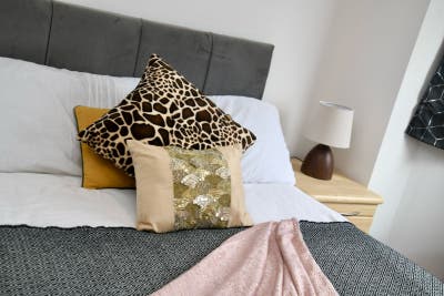 Beautiful Ensuite Room at a Great Location Main Photo