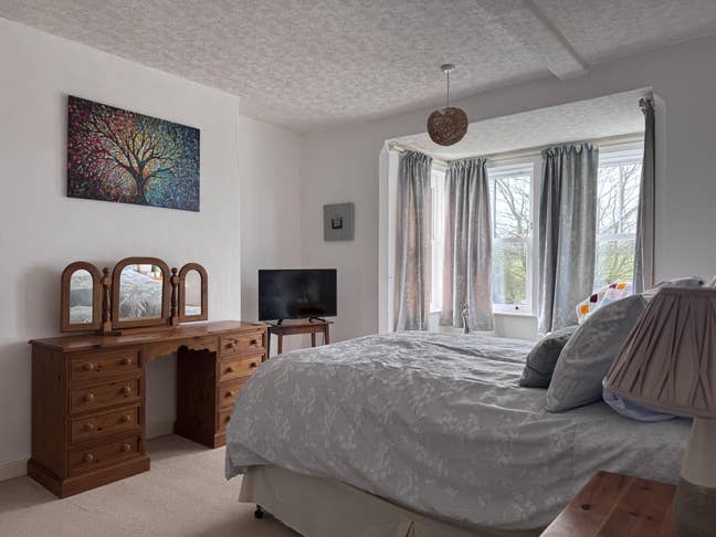 Spacious Double Room in Charming Countryside Home Main Photo