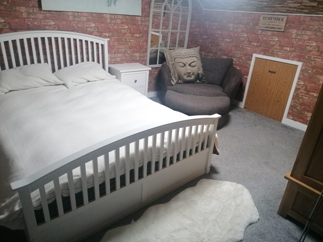 Attic Double Room Yeovil Town Centre near hospital Main Photo