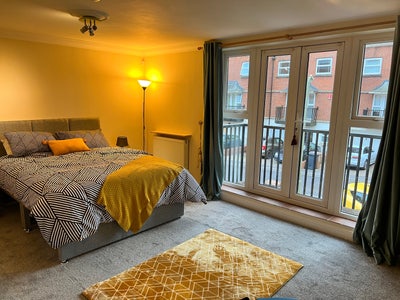  Professional rooms with Parking, en-suite Main Photo
