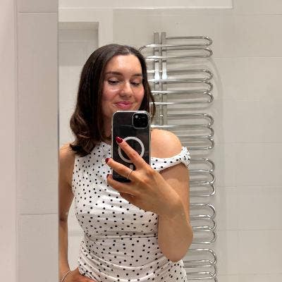 Student Female seeks a single or double room Main Photo