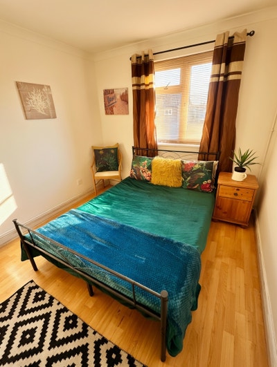 Large Double Bedroom  **All Bills Included** Main Photo