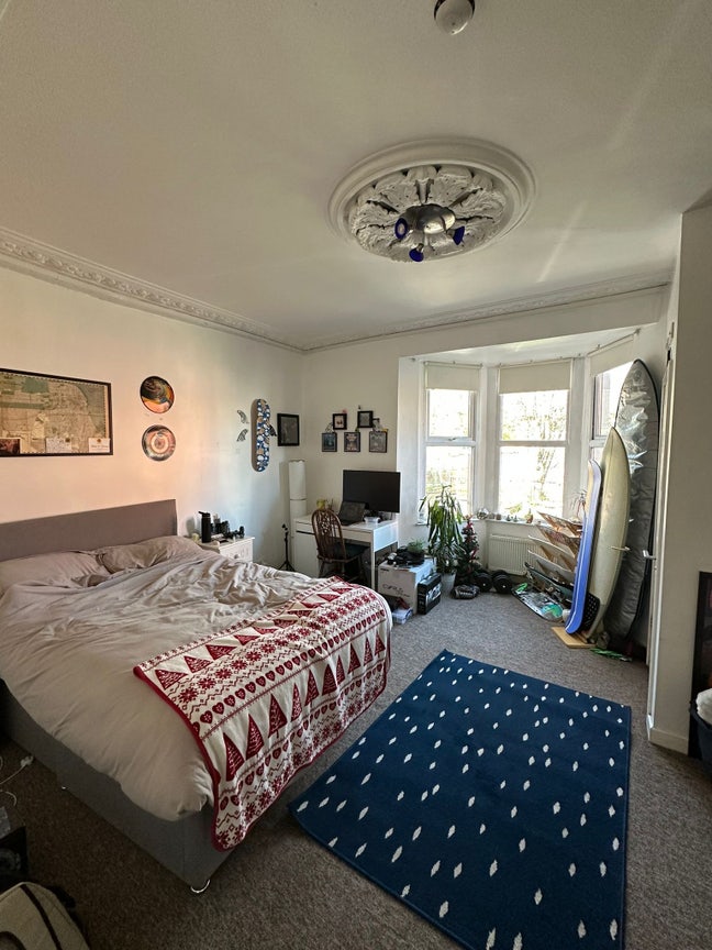 Bedminster room with ensuite shower  Main Photo