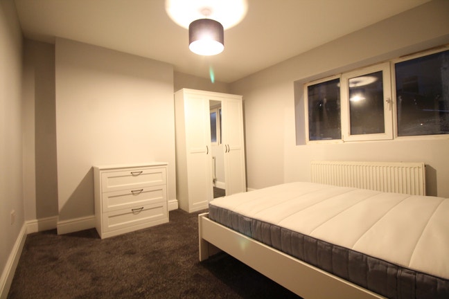 Large, newly refurbished Double Room in Totterdown Main Photo