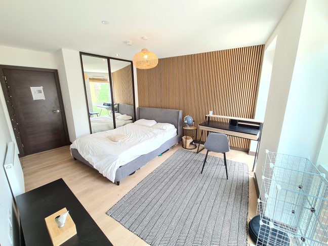 En-suite in 2 bedroom flat at the station  Main Photo