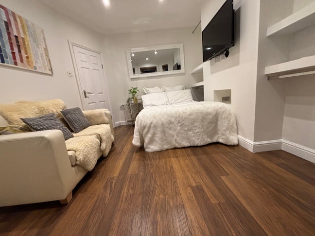 🏡✅1000Wifi✅Free Bills ✅ Cleaner ✅ Large Room✅ Main Photo