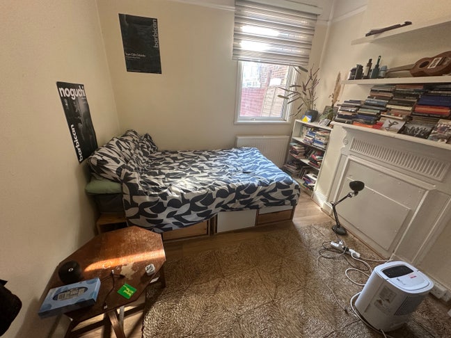 Double room at clapton(looking for flatmate at E5  Main Photo