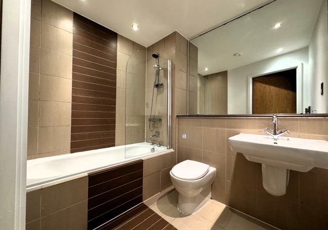 Double room available now Main Photo