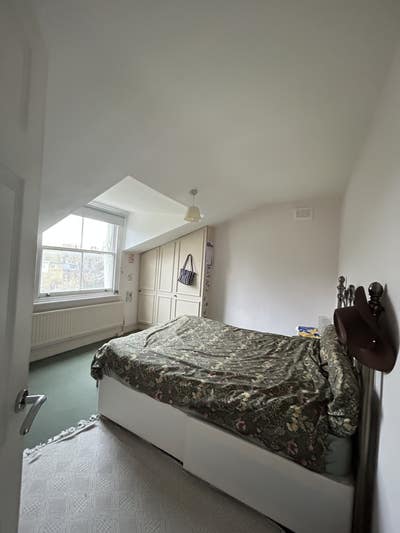 Large Double Room on High Street Ken/ Holland Park Main Photo