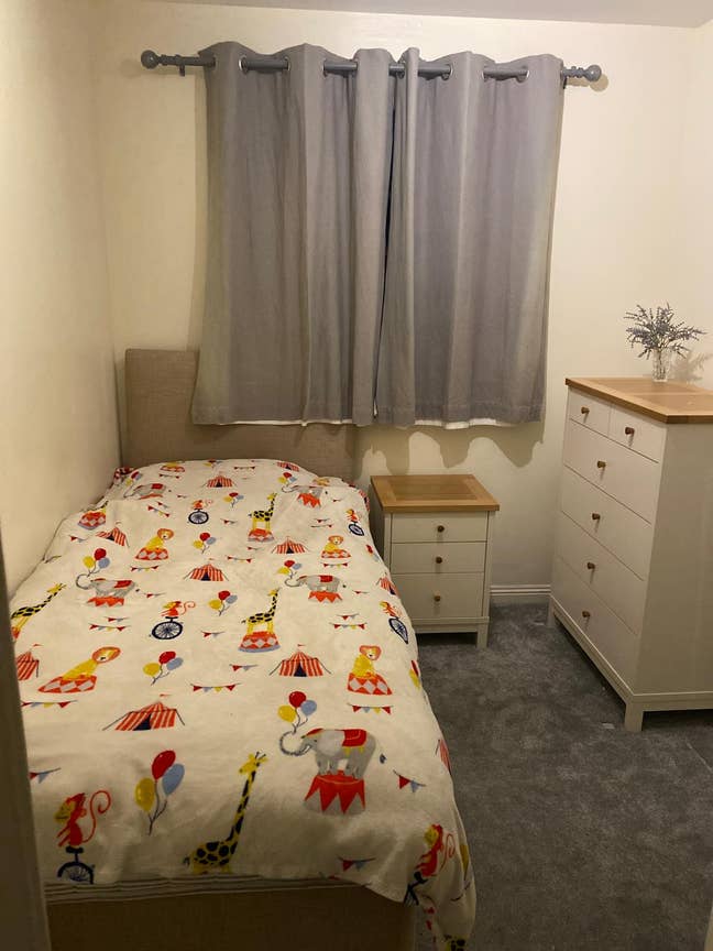 Charming Room Main Photo