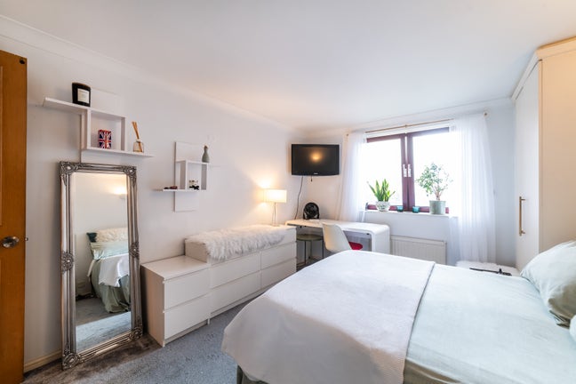  Ensuite Doub Room – ImperialWharf/Chelsea Harbour Main Photo