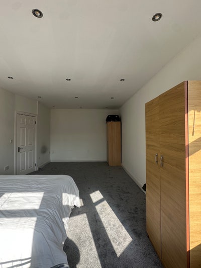 Bright & Spacious Double Room – Golders Green Main Photo