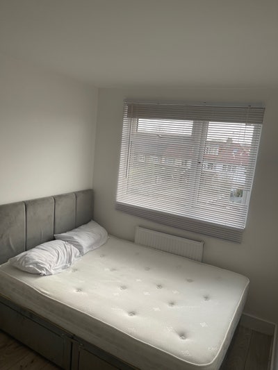 Modern En-Suite Rental Room - Newly Decorated Main Photo