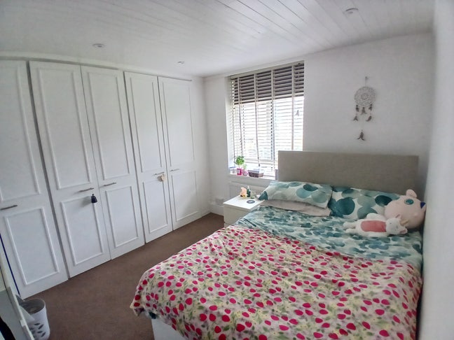 🌸 Peaceful, friendly clean home in E14 🌸 Main Photo