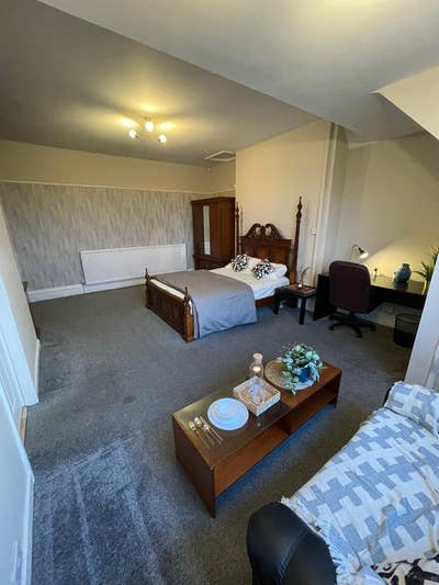 Bedrooms,BILLS INC,transport, Hospital, uni, city  Main Photo