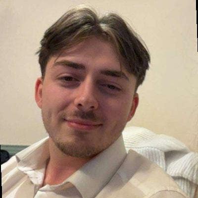 Masters Student looking for room or buddyup Main Photo