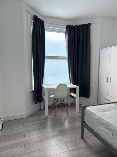 Double Room - All Bills Included - Edmonton N18 Main Photo