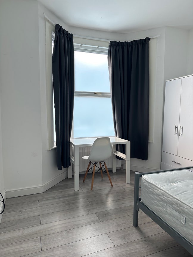 Double Room - All Bills Included - Edmonton N18 Main Photo