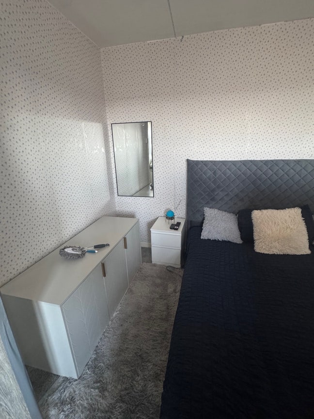 Huge room with super king bed, Tv & Desk  Main Photo