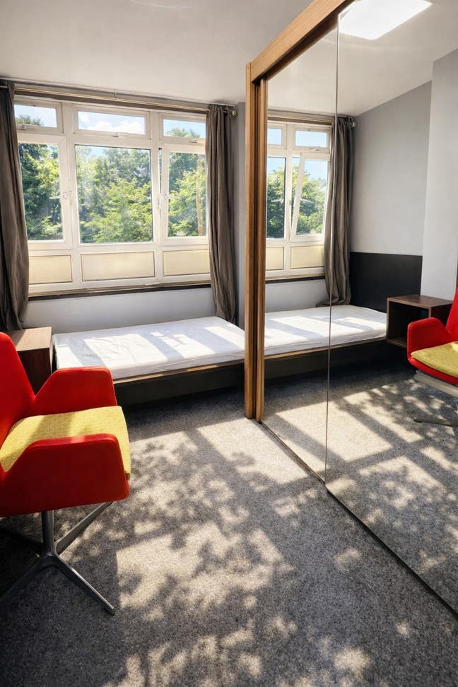 🌟 Low Depo 💴 GARDEN -Single Room E14 flatshare Main Photo