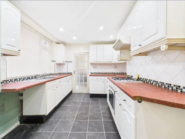 Double rooms 500-550 Salford furnished Main Photo