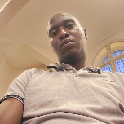 Professional Male seeks a single or double room Main Photo