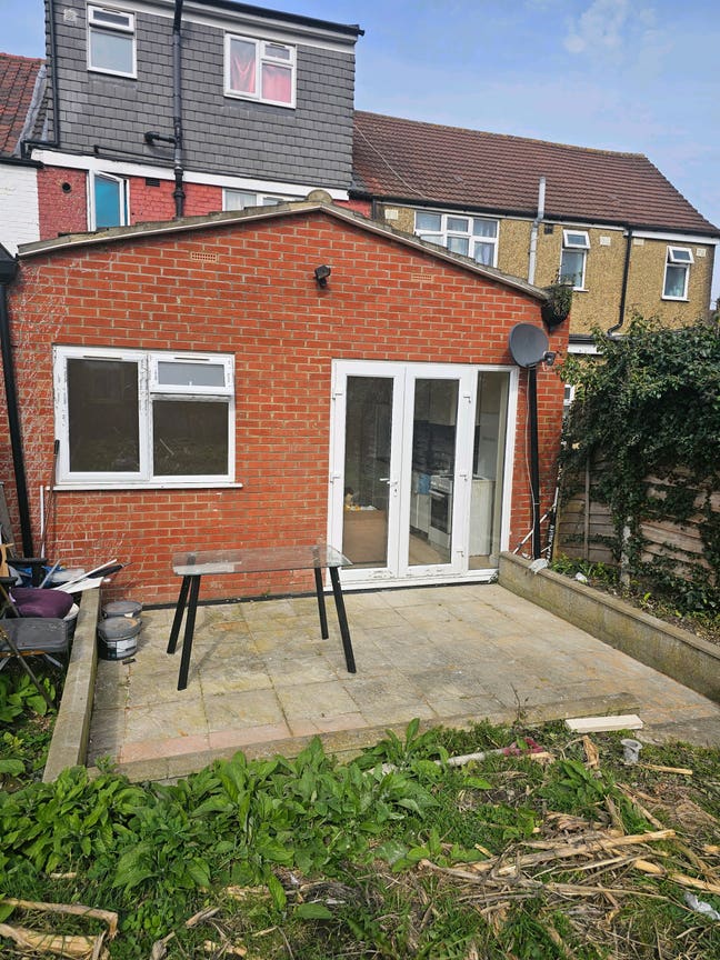 2 Bedroom Ground Floor Flat with Garden  Main Photo