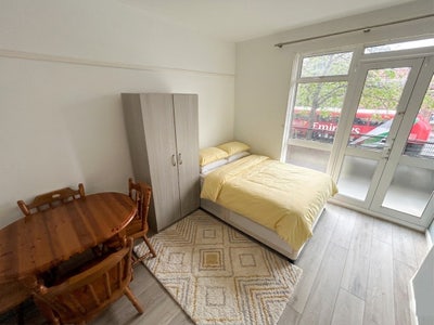 😍 Beautiful Balcony Room in Camberwell 😍 Main Photo