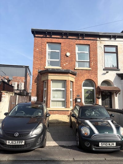 4 Bed All Male Flat in Heart of Didsbury Village Main Photo